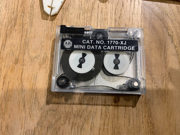 ALLEN BRADLEY 1770-XJ DATA CARTRIDGE MINI MAGNETIC TAPE 1600FCI 140FT ALLEN BRADLEY 1770-XJ DATA CARTRIDGE MINI MAGNETIC TAPE 1600FCI 140FT