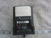 ACTION INSTRUMENTS 1000-2007LR RELAY 0-10VDC IN 120VAC OUT W/INDICATOR LIGHT 8PIN
