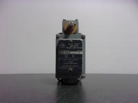 ALLEN BRADLEY 802T-R4TD SWITCH, LIMIT 120V AC MAX 3 AMP MAX