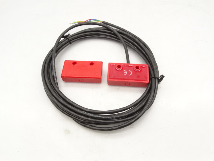 ALLEN BRADLEY 440N-Z2NRS1A MAGNETICALLY CODED, 2 N.C. REEDS, NO LED INDICATOR, 3 M CABLE