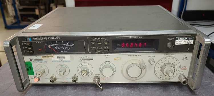 AGILENT 8640B SIGNAL GENERATOR 500KHZ-512MHZ AGILENT 8640B SIGNAL GENERATOR 500KHZ-512MHZ