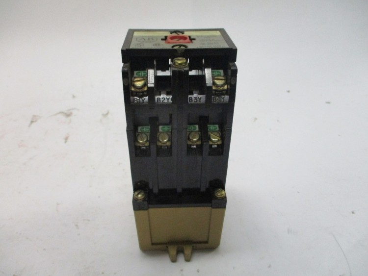 ALLEN BRADLEY 700-B604 RELAY 10AMP 600VAC ALLEN BRADLEY 700-B604 RELAY 10AMP 600VAC