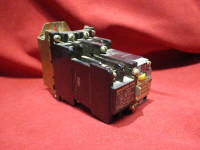 ALLEN BRADLEY 700-NPTA1 700-N INDUSTRIAL CONTROL RELAY, RELAY W/ PNEUMATIC TIMING ATTACHMENT (RELAY HAS NO CONTACTS), 110V 50HZ / 120V 60HZ