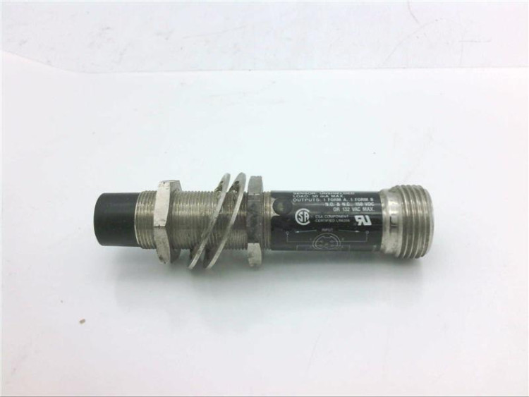 ALLEN BRADLEY 871U-X8K18 PROXIMITY SWITCH NON SHIELDED 8MM 18MM DIA
