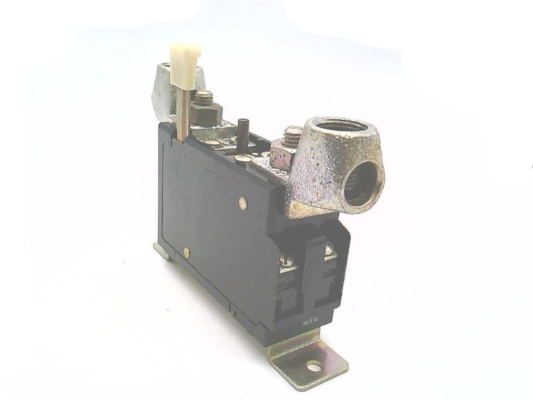 ALLEN BRADLEY 815-EOV4 OVERLOAD RELAY 1POLE 600VAC ALLEN BRADLEY 815-EOV4 OVERLOAD RELAY 1POLE 600VAC