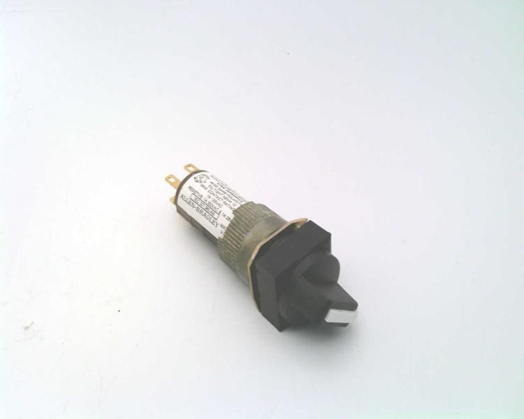 ALLEN BRADLEY 800A-H2CW STANDARD KNOB SELECTOR SWITCH, MAINTAINED, STAB TYPE TERMINATION, RECTANGULAR BEZEL, WHITE INSERT COLOR