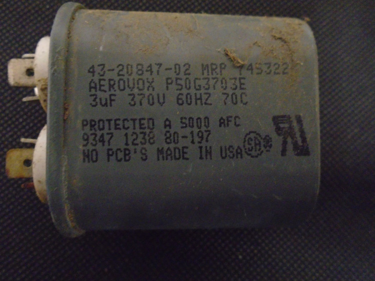 AEROVOX 43-20847-02 CAPACITOR 3UF 370VAC 60HZ AEROVOX 43-20847-02 CAPACITOR 3UF 370VAC 60HZ