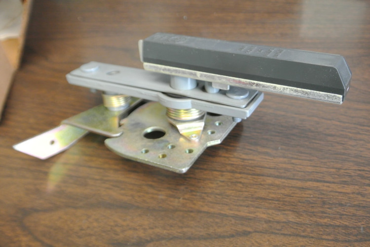 ALLEN BRADLEY 1494F-LL2 TYPE 12 DOOR HARDWARE KIT, TOP AND BOTTOM ALLEN BRADLEY 1494F-LL2 TYPE 12 DOOR HARDWARE KIT, TOP AND BOTTOM