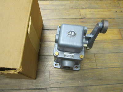 ALLEN BRADLEY 801-ASK1421 LIMIT SWITCH 2NO/2NC 600V NEMA4 W/ROLLER LEVER ARM ALLEN BRADLEY 801-ASK1421 LIMIT SWITCH 2NO/2NC 600V NEMA4 W/ROLLER LEVER ARM