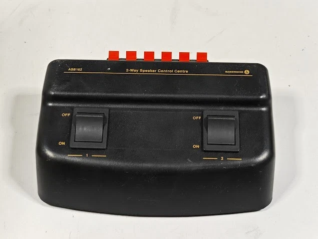 ALLEN BRADLEY 800EB-SM22 22.5MM 2 POS. SEL. SWITCH OPERATOR, NON-ILLUM., RD. METAL W/BLACK ANOD. BEZEL (IP66, 4/13), STD. KNOB, MAINT., 60DEG ANGLE, BLK. KNOB / WHT. INSERT
