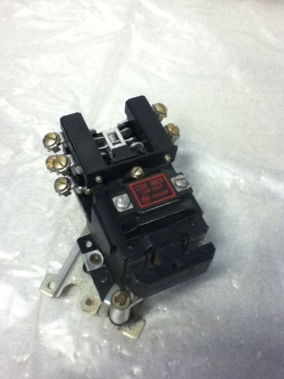 ALLEN BRADLEY 700-BX221A1 CONTROL RELAY PNEUMATIC 10AMP 600VAC NON INDUCTIVE ALLEN BRADLEY 700-BX221A1 CONTROL RELAY PNEUMATIC 10AMP 600VAC NON INDUCTIVE