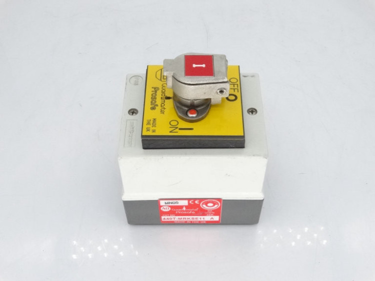 ALLEN BRADLEY 440T-MRKSE11 SWITCH ROTARY KEY 20AMP ALLEN BRADLEY 440T-MRKSE11 SWITCH ROTARY KEY 20AMP