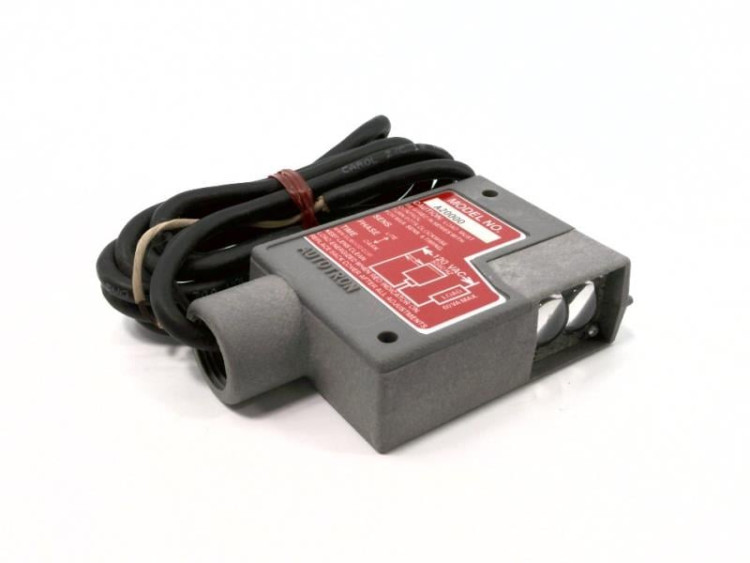 ELWOOD CORPORATION A20000 PHOTOELECTRIC RETROFLECTIVE CONTROL 120VAC ELWOOD CORPORATION A20000 PHOTOELECTRIC RETROFLECTIVE CONTROL 120VAC