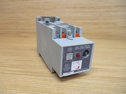 ALLEN BRADLEY 700-RT11N010A1 SOLID STATE TIMER 110-120VAC ALLEN BRADLEY 700-RT11N010A1 SOLID STATE TIMER 110-120VAC