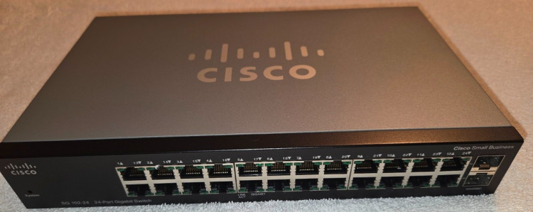 Коммутатор SF102-24 24-Port 10-100 Коммутатор SF102-24 24-Port 10-100