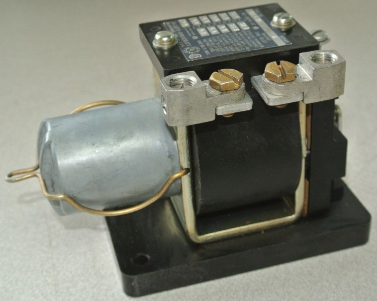 ALLEN BRADLEY 810-A05AB OVERLOAD RELAY MAGNETIC 9AMP 600V