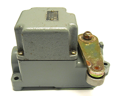 ALLEN BRADLEY 801-ASH26X LIMIT SWITCH W/ROLLER SNAP ACTION SPRING RETURN ALLEN BRADLEY 801-ASH26X LIMIT SWITCH W/ROLLER SNAP ACTION SPRING RETURN