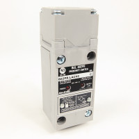 ALLEN BRADLEY 802PR-LACH2 PROXIMITY SWITCH AC TOP SENSE SHEILDED 13MM NO/NC