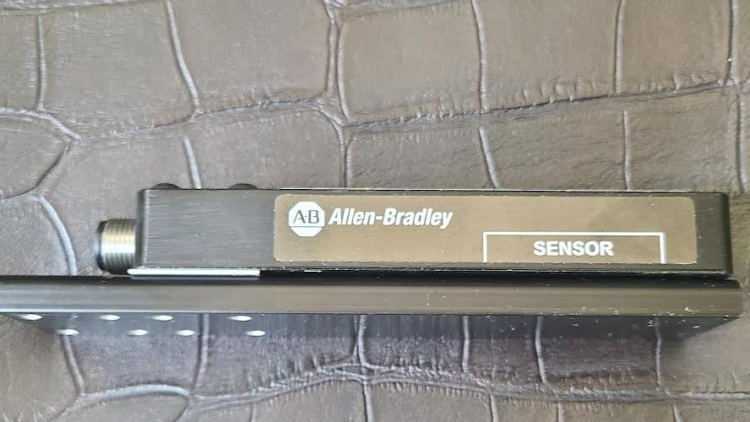 ALLEN BRADLEY 45LFM-CMBA1-D5 PHOTOELECTRIC SENSORS, CAPACITIVE LABEL SENSOR, LABEL SENSED: OPAQUE, CLEAR, 11 - 30 VDC, NPN/PNP, 5 PIN DC MICRO QD ALLEN BRADLEY 45LFM-CMBA1-D5 PHOTOELECTRIC SENSORS, CAPACITIVE LABEL SENSOR, LABEL SENSED: OPAQUE, CLEAR, 11 - 30 VDC, NPN/PNP, 5 PIN DC MICRO QD
