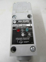 ALLEN BRADLEY 802PR-LBAE1 INDUCTIVE PROXIMITY SENSORS, 2-WIRE AC/DC, MINI QUICK-DISCONNECT STYLE, SHIELDED, 7/8 - 16 UN, SENSING RANGE 17 MM, N.O., SENSING DIRECTION: SIDE, QD 3 PIN MINI