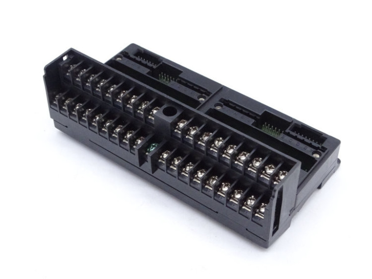 FANUC IC670CHS001 I/O BASE BARRIER STYLE TERMINAL FANUC IC670CHS001 I/O BASE BARRIER STYLE TERMINAL