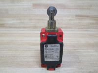 ALLEN BRADLEY 802A-C27P4-S6 LIMIT SWITCH SNAP ACTION TOP ROLLER PUSH 20MM