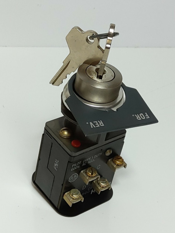 ALLEN BRADLEY 800H-HK33A SWITCH,SELECTOR 600V AC MAX 10 AMP MAX