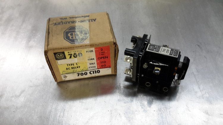 ALLEN BRADLEY 577710 RELAY 10AMP 110-120V COIL 7POLE ALLEN BRADLEY 577710 RELAY 10AMP 110-120V COIL 7POLE