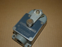 ALLEN BRADLEY 801-ASC29 LIMIT SWITCHES, GENERAL PURPOSE, GEHAEUSE NEMA TYPE 1, SNAP ACTION SPRING RETURN, ROLLER, FIGURE 6, 17.8 N, 25DEG TRAVEL TO OPERATE, 15DEG OVER TRAVEL