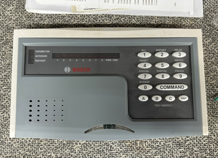 SKIL BOSCH D720 KEYPAD CONTROL COMMUNICATOR PANEL SKIL BOSCH D720 KEYPAD CONTROL COMMUNICATOR PANEL