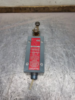 ALLEN BRADLEY 802XR-HC7 LIMIT SWITCHES, LEVER TYPE, SPRING RETURN, SEALED CONTACT, CLOCKWISE OR COUNTERCLOCKWISE, TRAVEL TO OPERATE 7 DEG, TRAVEL TO RESET 35 DEG, TORQUE TO OPERATE 0.51 NM, NC