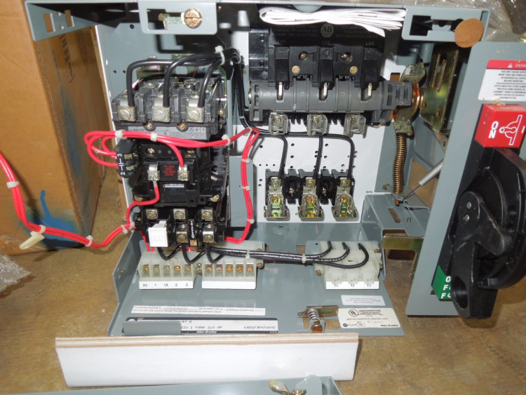 ALLEN BRADLEY 2112B-J765885/2-1A FUSIBLE COMBINATION STARTER SIZE 1 480V 60HZ 10HP