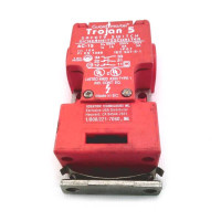 ALLEN BRADLEY 44501-0110 SAFETY INTERLOCK SWITCH 10AMP 100-500V