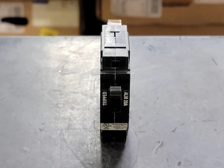 AIRPAX LMLC1-1RLS4-24314-36 CIRCUIT BREAKER 25AMP 1POLE 80VDC AIRPAX LMLC1-1RLS4-24314-36 CIRCUIT BREAKER 25AMP 1POLE 80VDC