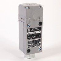 ALLEN BRADLEY 802PR-LABJ2 AC, LS TOP SN, 13MM, SH, NO OR NC, CONDUIT COUPLER