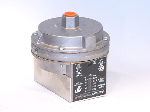 ANTUNES CONTROLS 803112704 PRESSURE SWITCH SINGLE 10-50IN WC W/AUTO RESET ANTUNES CONTROLS 803112704 PRESSURE SWITCH SINGLE 10-50IN WC W/AUTO RESET