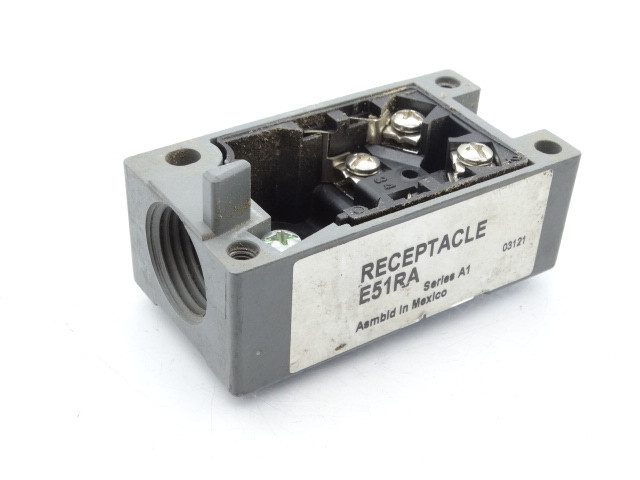 EATON CORPORATION E51-RA RECEPTACLE 2WIRE 20-264VAC 1/2INCH NPT 1NO/1NC EATON CORPORATION E51-RA RECEPTACLE 2WIRE 20-264VAC 1/2INCH NPT 1NO/1NC