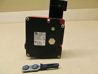 ALLEN BRADLEY 802F-TA60M11K KEY SAFETY SWITCH 10AMP 300VAC