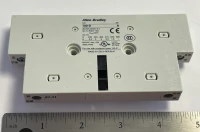 ALLEN BRADLEY 100-DS1-11 AUXILIARY CONTACT BLOCK, SIDE-MOUNTED TO BULLETIN 100-D - CONTACTORS, 1 N.O./1 N.C.(INSIDE MOUNTING)
