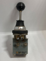 ALLEN BRADLEY 800T-T2SB21XX TOGGLE SWITCH 2WAY SPRING RETURN