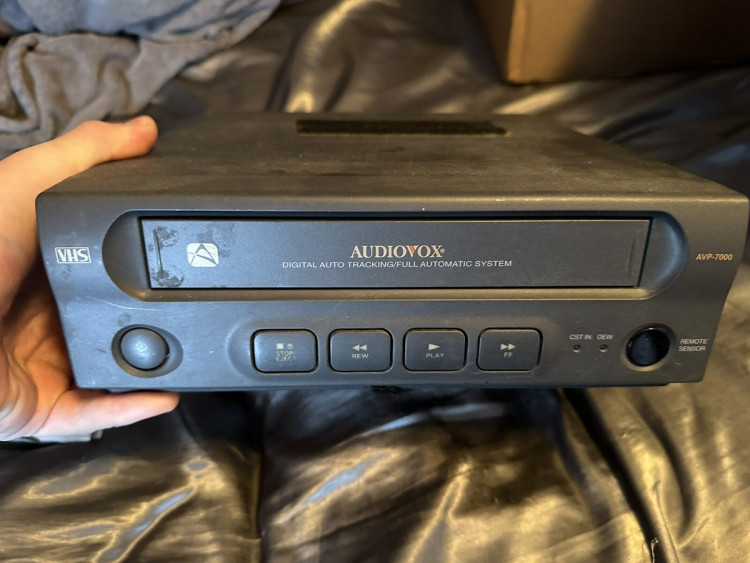 AUDIOVOX VIDEO CASSETTE PLAYER 12VDC 12WATT AUDIOVOX VIDEO CASSETTE PLAYER 12VDC 12WATT