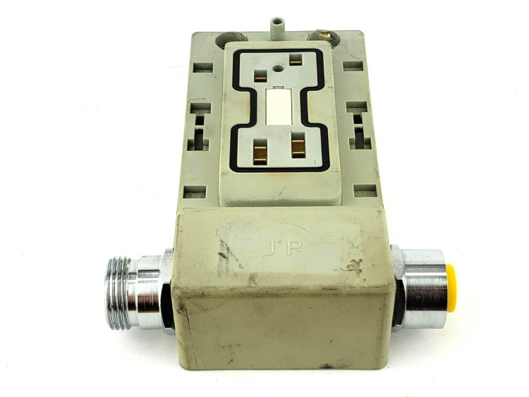ALLEN BRADLEY 1792D-CB18JP 1792 ARMORBLOCK MAXUM CABLE BASES, I/O CABLE BASE, MINI, JUMPERED DEVICENET POWER ALLEN BRADLEY 1792D-CB18JP 1792 ARMORBLOCK MAXUM CABLE BASES, I/O CABLE BASE, MINI, JUMPERED DEVICENET POWER