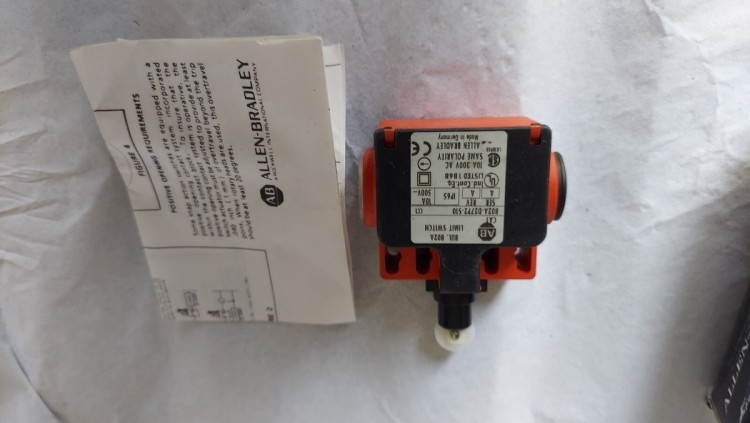 ALLEN BRADLEY 802A-D27P2-S10 LIMIT SWITCH 10AMP 500V ALLEN BRADLEY 802A-D27P2-S10 LIMIT SWITCH 10AMP 500V