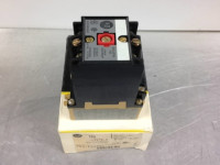ALLEN BRADLEY 700-P800A2 RELAY,INDUSTRIAL 600V AC MAX 10 AMP MAX