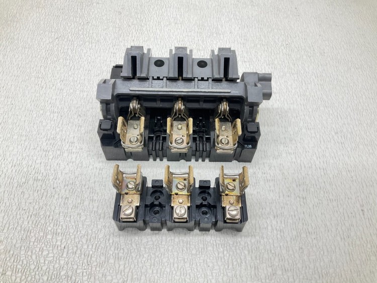 ALLEN BRADLEY 40021-325-02 ARM,BAIL FOR CIRCUIT BREAKER ALLEN BRADLEY 40021-325-02 ARM,BAIL FOR CIRCUIT BREAKER