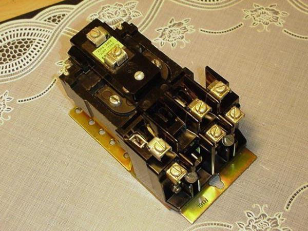ALLEN BRADLEY 700-PH300A24 RELAY,INDUSTRIAL 600V AC MAX 35 AMP MAX