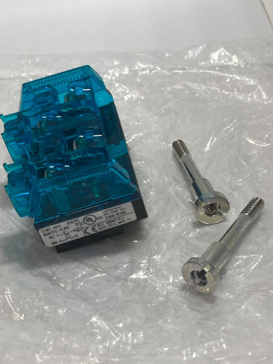 ALLEN BRADLEY 800TC-XAV CONTACT BLOCK 1NO/1NC PENTIFRICATED FINGER SAFE ALLEN BRADLEY 800TC-XAV CONTACT BLOCK 1NO/1NC PENTIFRICATED FINGER SAFE