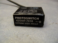 ALLEN BRADLEY 42SMP-7010 PHOTOELECTRIC SENSORS, MINIATURE RECTANGULAR, WIDE ANGLE DIFFUSE, SENSING RANGE 280 MM, 11 - 28 VDC, NPN, COMPLEMENTARY OUTPUTS, CABLE 2 M