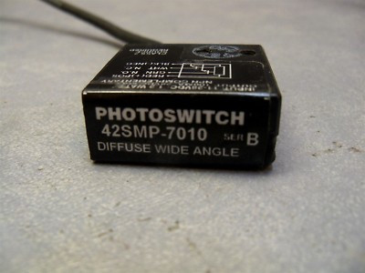 ALLEN BRADLEY 42SMP-7010 PHOTOELECTRIC SENSORS, MINIATURE RECTANGULAR, WIDE ANGLE DIFFUSE, SENSING RANGE 280 MM, 11 - 28 VDC, NPN, COMPLEMENTARY OUTPUTS, CABLE 2 M