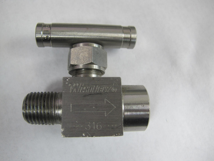 SWAGELOK SS-20VM4-F4-A  SS INTEGRAL BONNET ANGLE-PATTERN NEEDLE VALVE, 1/4 IN. MNPT X 1/4 IN. FNPT, VEE STEM
